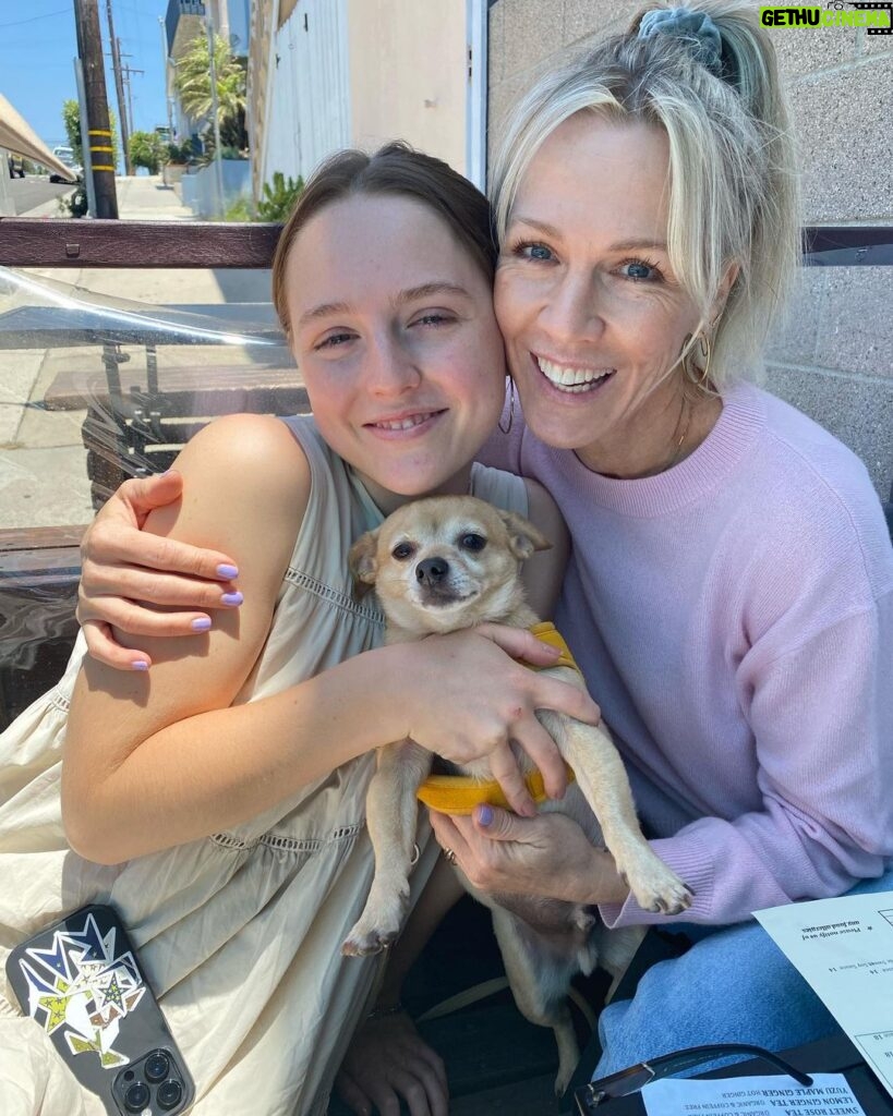 Jennie Garth Instagram - My weekly obsessions & lessons: 1. @raylolaray & Dr. Fauci aka: Taco, love to love. 2. Presence is a choice. Make it a priority 💕 @lucabellabella 3. @fionaeveee introduced me to @sunlifeorganics ! It’s ok to have two smoothies in one day. 4. Seeing others happy is all that matters @mrwhallace @raylolaray @gabebregman 5. Knowing that they’ll always have each other. 6. Love heals. 7. Fate will find you. 8. Family first. 9. Put your all into everything you do!