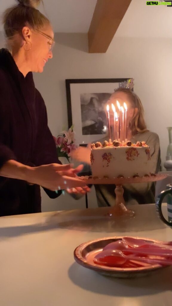 Jennie Garth Instagram - Jet lag not gonna stop me from celebrating my girl. This was a gluten free, vegan, banana cake with chocolate chip cookie dough ice cream inside! Basically @lucabellabella in cake form! May ALL your wishes come true angel! 🥳🥳🥳🥳🥳🥳🥳🥳🥳🥳🥳🥳🥳🥳 #birthdaycake #daughter #homemade #birthday #celebrate #love #birthdaygirl #baker #family