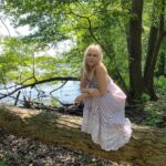 Jennie Garth Instagram - Natural Daze ⭐️✨ Happy SUMMER everyone😘💕❤️ 👗 @shopcartolina Germany