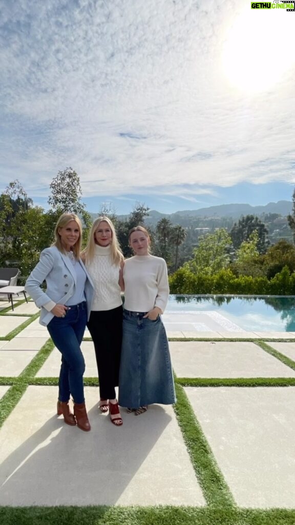 Jennie Garth Instagram - Lady luncheons are the best! Especially with women like these. Beautiful, strong, and boss, we gathered to celebrate @hinesandyoung with @_cherylhines. Such lovely products, you have to smell and try! Thank you @cathy.heller for having us, I’m coming back every Friday for more meditations and nourishments🧘🍇🥰😚Hope that’s not weird 😂 🖤JG Los Angeles, California