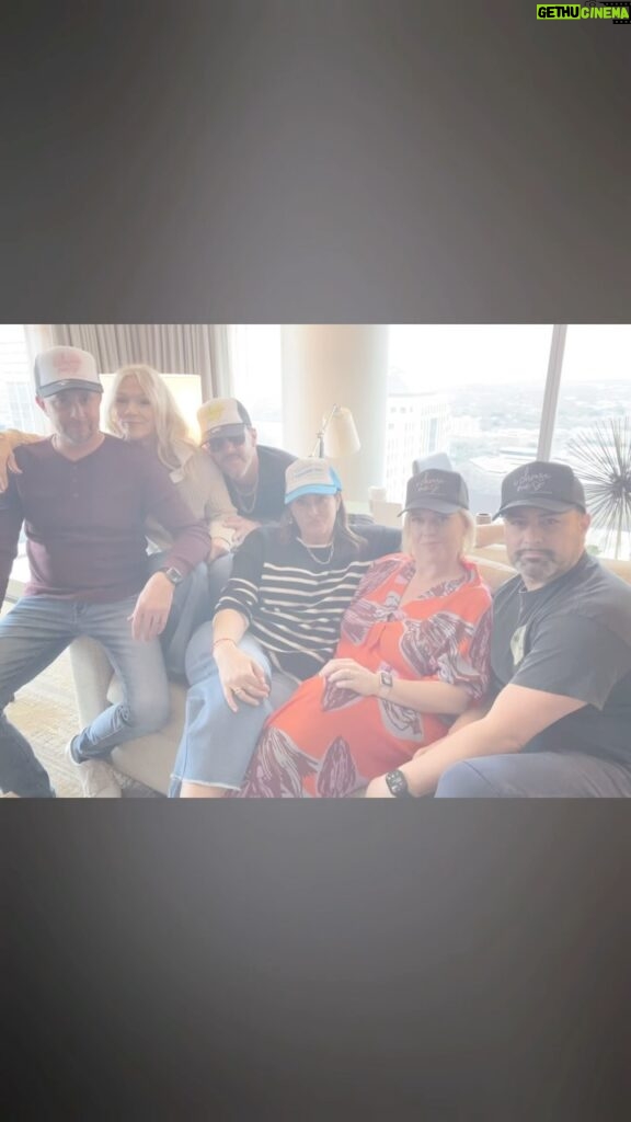 Jennie Garth Instagram - Today I want to celebrate these most special friends of mine. @caballerocaleb @benbaronet @ladybaronet @tinoyoudidnt @karenkellytx During a transformational time in my life I made the brave decision to go to Austin, Texas to check out #austincitylimits music festival. I had just turned 40 years old and had never gone to a music festival and honestly hadn’t even gone to see live music since before I had my girls. I had devoted my life to my babies and providing a stable and normal(ish🤪) home for them, what I wanted or needed had stopped being on the forefront of my mind. I was still healing from my divorce at the time. I walked into the W hotel and the first person I met there was @caballerocaleb who took me under his wing and opened my eyes and my heart to some of the best times and friends I’d ever had. They scooped me up and made me feel whole again by making me laugh and see that happiness was possible outside of the cocoon I had wrapped my life up in up to that point. I felt brave and strong and valued for ME. They brought me to a very important #ichooseme moment in my life. Friendship and connection and support is a powerful energy that we all need and deserve. Today remind your friend or friends of how much they mean to you and take a sec to feel gratitude for all that they bring to your life! Tell me about it & tag your crew so I can see & feel the love, because it’s thru these shared experiences that we are all the same❤️ And you know what…if you are lacking a real friend or feeling alone, go out in the world open today, look people in the eye and be open to new adventures and connections and potential relationships. Maybe if you are open to meeting new people, it might change your life too. Is #FF (Friendship Friday) a thing? Today it is!🥰 *I’m sorry Tino, that my phone cut your body off in some of this video, I think it was overwhelmed by your smoldering hotness. And @pinkusatx, even tho you won’t see this since your not a social media guy🙄, I’m sorry I didn’t see you this last trip, but you too are a part of my tribe and I’m so grateful that you introduced me to my boys! 🖤JG #FBF #gratitude #friends #laughter #love #texas #ichooseme