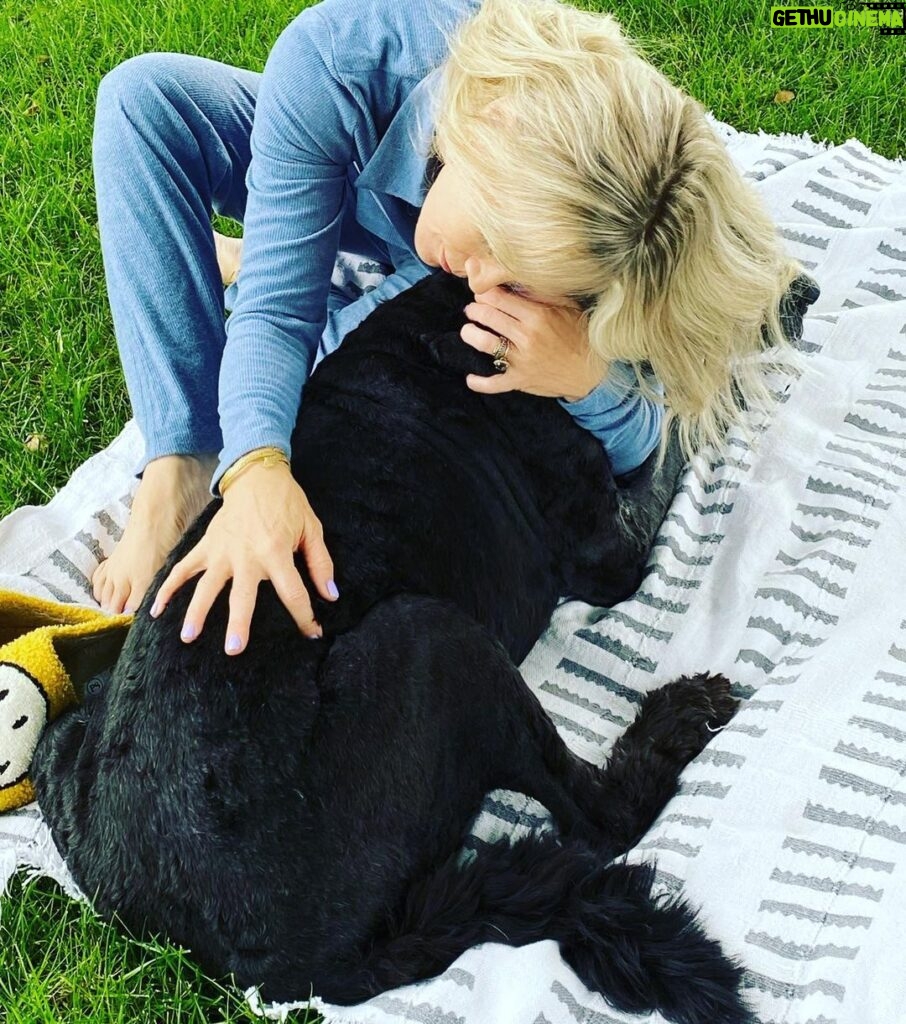 Jennie Garth Instagram - It’s normal that I just want to stay home with my dog right? 🐶❤️ #monday