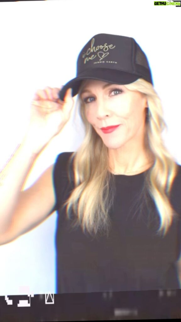 Jennie Garth Instagram - *New trucker hat drop available now! #ichooseme 💕🧢 Shop at JennieGarth.com or use the link in my bio 😘