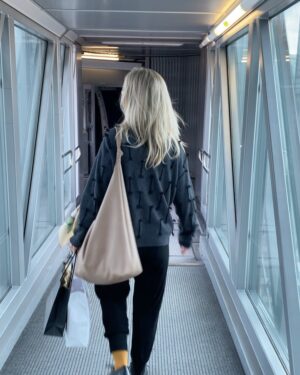 Jennie Garth Instagram - Auf Wiedersehen Germany 🇩🇪
Danke schön! We had a blast!😘 
1) Italian lunch on some lake we stumbled upon. 
2) When you see a giant strawberry, you stop and buy something made of strawberries. 3) The only pics we ever have of ourselves are thanks to Dave’s long arms😆 
4) Going down 
5) Watching the river run  6) Last sunset  7) Best nights ever! 8) Maybach! 9) Into the metal tube to be thrust across the globe 😳 10) Don’t think that’s what they’re intended for, but whatever works for you babe 💚
#germany #travel #love