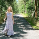 Jennie Garth Instagram - Natural Daze ⭐️✨ Happy SUMMER everyone😘💕❤️ 👗 @shopcartolina Germany
