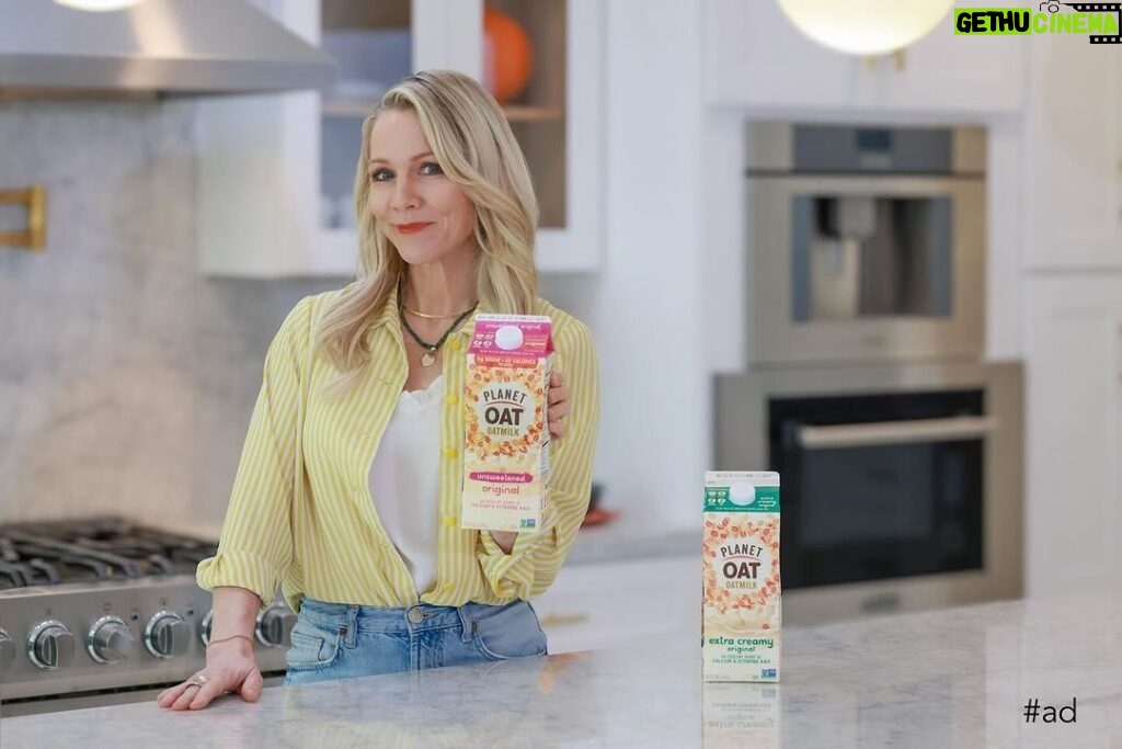 Jennie Garth Instagram - #ad We are springing forward with Daylight Savings! @planetoat is here to help you reset your clocks, minds and bodies. I always start my day off on the right foot by making my morning coffee☕️ with Planet Oat Unsweetened Original Oatmilk – and tomorrow, you can too! LA, NYC, Chicago, Boston, Philly, and DC: Planet Oat will be in your cities tomorrow morning to offer you FREE coffee with Planet Oat Oatmilk, overnight oats, and mini muffins to help you get a tasty start to your day. ☀️☕️🥣 #planetoatpartner