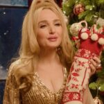 Jennifer Coolidge Instagram - Wow! A massive thanks to Saturday Night Live!! and to the exceptionally brilliant impressionist @ChloeIsCrazy with your hilarious imitation!! Also, congrats to the new cast members!! I know how hard it is to get on that show, I tried my ass off to be one but you actually made it!! What a feat! Happy holidays to you all!! ❤️💕💕❤️💕💕💋🎷🎷 #Repost @NBCSNL