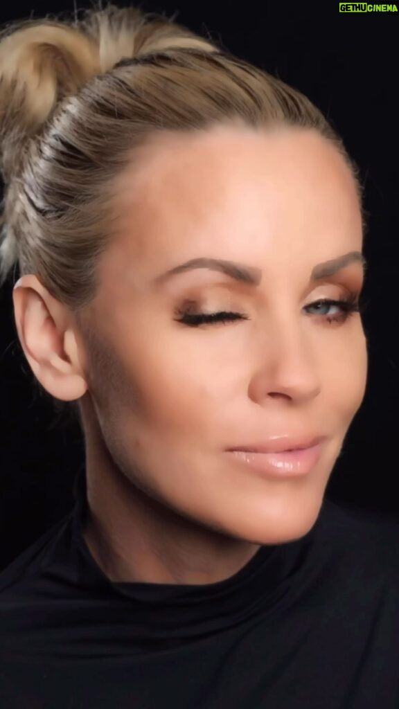 Jenny McCarthy-Wahlberg Instagram - I have never loved an eyeshadow palette as much as the Bronzed Beauty Palette. Enjoy my not-so-professional makeup tutorial and go to link to purchase Formless Beauty @formlessbeautybyjenny #makeuplook #eyeshadow #makeuptutorial #makeupartist -#makeupaddict #makeuplooks #vegan #crueltyfreebeauty