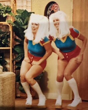 Jenny McCarthy-Wahlberg Instagram - I lost a friend today. @suzannesomers was not only a dear friend but also was a true pioneer in business and in women’s health.  She taught me so much and I will forever be grateful for her kindness, her mentoring and her sense of humor that touched so many of us.  We will miss you. ❤️😢 RIP