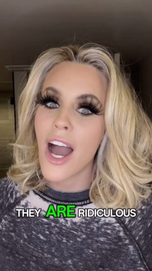 Jenny McCarthy-Wahlberg Instagram - We finally did it! We created the perfect lash for women. Super soft thin band and 3D faux mink for days!  Click link in bio to go to @formlessbeautybyjenny  woo hoo!
#eyelashes #fauxminklashes #makeup #makeupartist #makeuplover #makeupaddict #makeuplooks #makeuptutorial #lashes #makeuptransformation #makeupideas