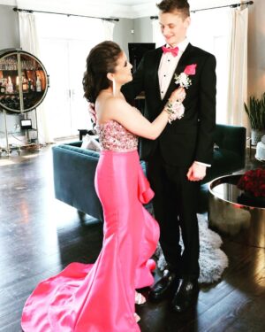 Jenny McCarthy-Wahlberg Instagram - #prom 2022 @evanjasher and @natalie_isabella20 looking gorgeous! 💕