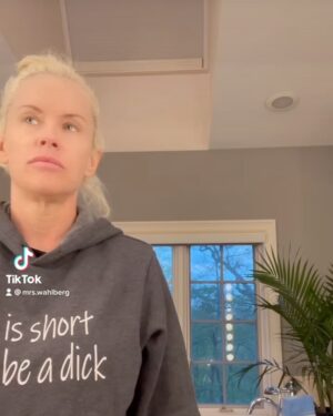Jenny McCarthy-Wahlberg Instagram - #mom #bunclub #hairstyles @glamoroushippieboutique for sweatshirt