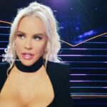 Jenny McCarthy-Wahlberg Instagram - When ya can’t remember the celebs name... you #circleback #themaskedsinger @maskedsingerfox premieres tonight!
