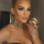 Jenny McCarthy-Wahlberg Instagram - Glam squad nod @maskedsingerfox ❤️💃 @beautybyangee @princeangelll @warrenalfiebaker @formlessbeautybyjenny #glam #makeup #makeuplooks #hairinspo #makeuptransformation #hairstyles