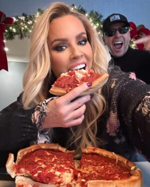 Jenny McCarthy-Wahlberg Instagram - Santa came early and dropped off our favorite Chicago pizza from @giordanospizza. 🎅🏼🍕 Since they ship nationwide, we love sending one out as holiday gifts every year. Hope you add one to your wish list this year, too! #giordanos #giordanospizza #eatpizza #the1 #ad