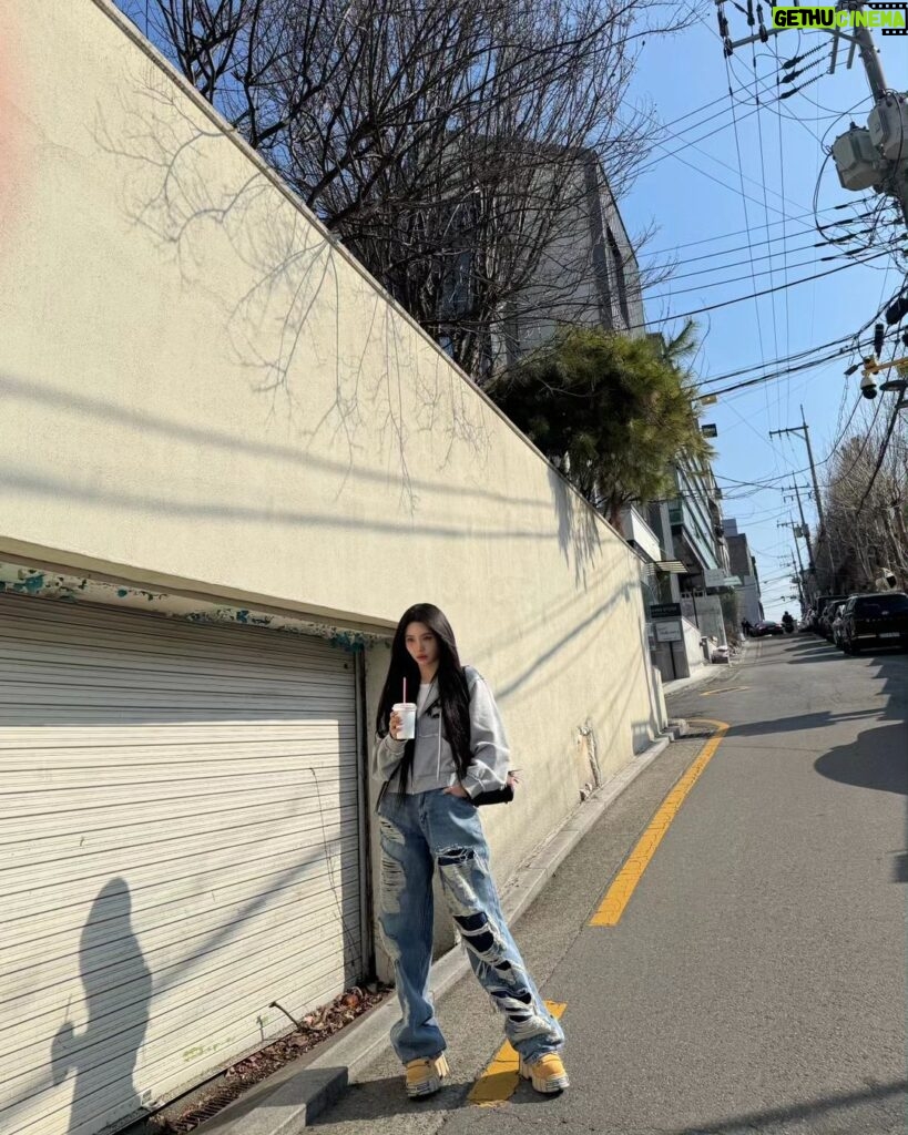 Jeon So-yeon Instagram - 🤩