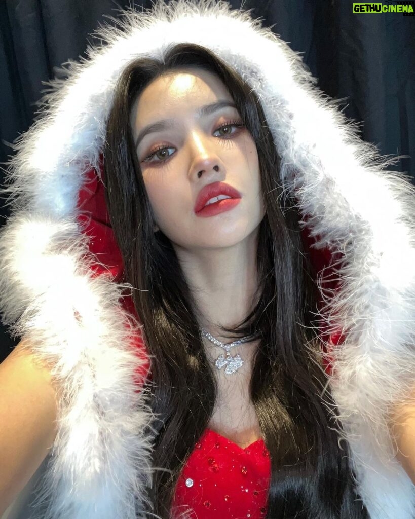 Jeon So-yeon Instagram - 메리크리스마스🤶남은시간까지 마음 따듯한 휴일 보내길 🙏