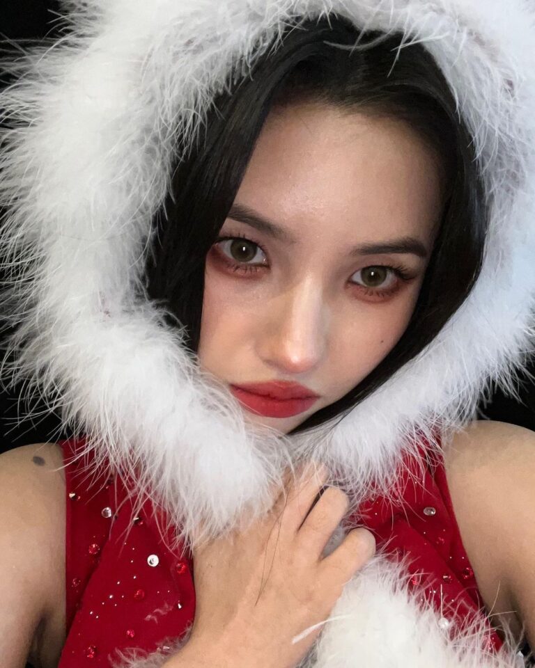 Jeon So-yeon Instagram - 메리크리스마스🤶남은시간까지 마음 따듯한 휴일 보내길 🙏