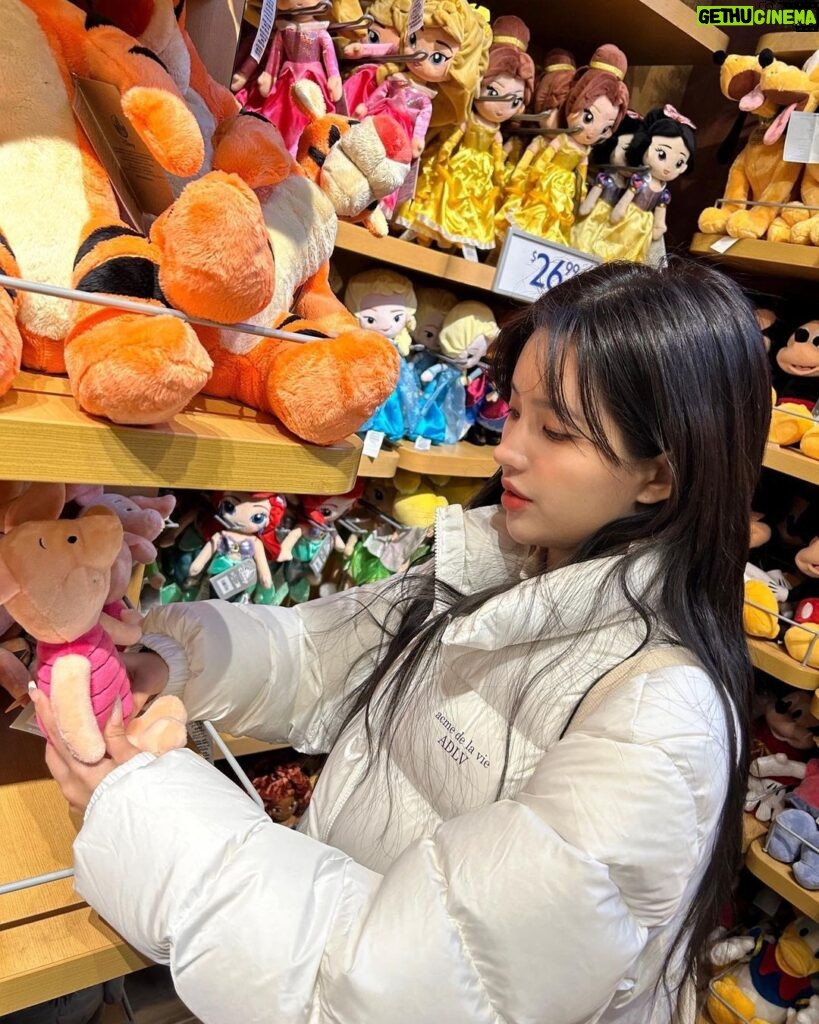 Jeon So-yeon Instagram - 또 만나요🔥🫶 Times Square, New York City