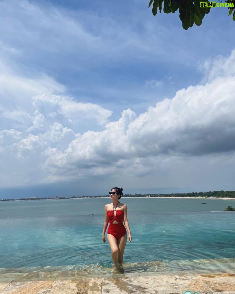 Jeon So-yeon Instagram - 발리발리🐚 Jimbaran Beach, Bali