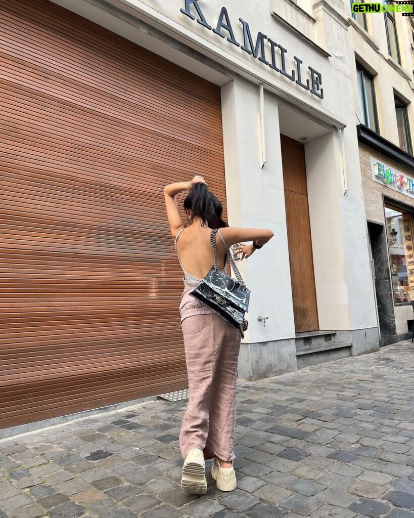 Jeon So-yeon Instagram - 북적북적 Brussels,Belguim