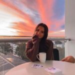 Jess Conte Instagram - big fan of aussie sunsets 🌞💛 ps, day 8/14!! 🥳 getting close! swipe to see my view haha