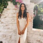 Jess Conte Instagram - “through all that has changed and all that is not the same may you see, all by grace, light is pouring in anyway” 💛 @morganharpernichols