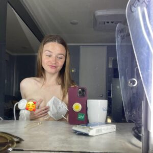 Jessica Barden Instagram - To honour the release of You and me on @itvxofficial here are some pictures of me manically pumping in various states of public indecency 😂❤️ me and @classiccam__ who I love, sick views, @lilyingenewmark sleeping on the job, me flooding the dressing room on day 1, @hugehairclaire_1968 putting me in a crop top and shorts 7 months after birth lol and a special visitor!!!
