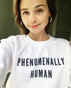 Jessica Barden Instagram - This week @thisisabouthumanity is teaming up with @apoyemosatijuana to launch a 2:1 matching grant campaign to raise $150,000 for frontline responders and vulnerable families at the US Mexico border. They will match every dollar donated up to $50,000 TWICE! Please join me in supporting this important campaign to provide critical medical supplies to these communities ❤️ you can click the link in my bio to donate to the matching fund or visit @phenomenal to buy this sweatshirt where the money will go to the matching campaign too! I will have swipe up links to the sweatshirt in my stories ✨✨