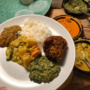 Jessica Barden Instagram - Today I am going to feature Lal Mirch in studio city. A family run Indian restaurant that is cosy, affordable, DELICIOUS and cooked by the best most generous people. I come from Leeds so I grew up with amazing Indian food all around me, so easy to get, it was my families go to meal for an evening out together or for a treat at home. We always went to Akbar’s in Bradford, my grandad was obsessed with it, for anyone who wants to wander down memory lane with me. I can’t lie, I have not really had a lot of good Indian food in Los Angeles (I’m sorry though I hear it’s worth the trip to Artesia lol) but I found this place through the @eater_la list they made and haven’t looked back since. Their practices during the quarantine are beyond safe and the people who work here are kind and lovely. My favourite things here are the chicken tikka, saag paneer, veggie korma, aubergines and of course the ONION BHAJIS. I can’t explain how much I love onion bhajis, and these ones are seriously amazing the best (better than monafs @billmilner ) I can’t recommend this place enough, they don’t even have an Instagram, they don’t give a fuck, they just out here making good food. Go check them out, search online or check @yelp and call in to make an order 🤘🏼