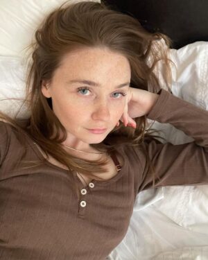 Jessica Barden Instagram - 🍩