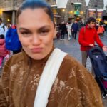 Jessie J Instagram - When Harry’s voice had broken and he a whole new set of teeth from movie one to two I knew I had gone wrong…😂 Anyone else no clue on this “What house are you?” Thing means. Thank you @unistudios for always the best shake up with tickets to run around the park on my 36th birthday eve. 🌌🪄🎢 Universal Studios Los Angeles