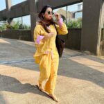 Jigyasa Singh Instagram - Yellow always makes me happy ! 🌼🌸 Wearing @labelishnya