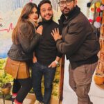 Jigyasa Singh Instagram - Another year of making memories with the ones who makes my heart happy ! #2023photodump PS: we tried the famous orry pose in the 4th one 🙃