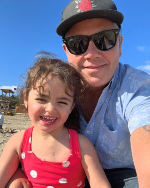 José Miguel Viñuela Instagram - Feliz cumple Elisa querida.. 3 años de amor infinito, de ser testigo de una niñita dulce, risueña, alegre y habladora. Tu dulzura vino a coronar esta preciosa familia. Te adoro hasta el infinito y más allá.. Mi cloncito ❤️