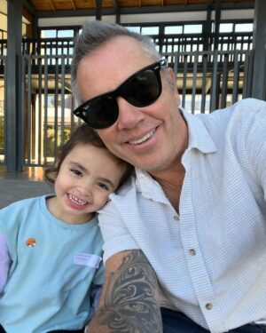 José Miguel Viñuela Instagram - Y aquí estamos nuevamente.. Postulando a la Elisa al Colegio.. Lo pasò increíble, jugamos y le hicieron entrevista. 
El Papá también està feliz!!! Una nueva cuota de incorporación y matrícula!!!! 🤣🤣🤣🤣🤣🤣🤣🤣🤣🤣🤣🤣 Pero todo vale la pena por estas preciosuras..
❤️❤️❤️❤️❤️
#amor #familia #examendeadmisión