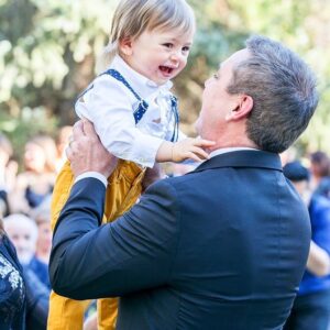 José Miguel Viñuela Instagram - Hoy se cumplen 7 años desde que llegaste a este mundo mi Tomás adorado..
Eres un Guerrero, un resiliente y lo más importante: la luz de alegría q ilumina nuestra familia. Bueno de corazón, tierno, inquieto como tú Papà y con una voz q llena todos los espacios.. Gracias por elegirnos como tus papás. Naciste de 32 semanas y siempre vamos a recordar ese mes en la clínica dándote el amor y el cuidado que necesitabas..
Hoy te celebramos como mereces!! 
Aquí resumí una cronología de estos lindos años junto a ti.. Te amamos!!! ❤️❤️❤️❤️
#felices7 #tomas #amor #familia