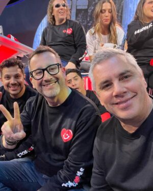 José Miguel Viñuela Instagram - Primera noche… Vamos q se puede!!!
#teletonnoshacebienatodos #todoslosdías #45años