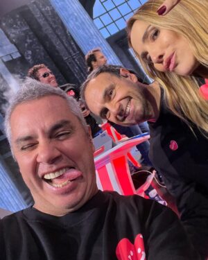 José Miguel Viñuela Instagram - Primera noche… Vamos q se puede!!!
#teletonnoshacebienatodos #todoslosdías #45años