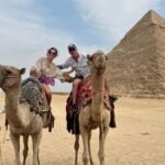 José Miguel Viñuela Instagram - Egipto.. Guiza y Sakkara Pirámides de keops Kefrèn, Micerinos y Pirámide Escalonada.. lindo paseo en Camello.. eso si cuando se levantan lo hacen con las patas de atràs primero así q casi me fui de hocico 😂😂😂😂😂