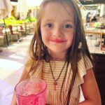 José Miguel Viñuela Instagram - Hoy tocó paseo con nińitas.. Celebramos a la Elisa q dejó los pañales y va al baño sola!!! Y a la Clarita por su primera semana en el Colegio.. #papaporsiempre #familia #niñitas #amor
