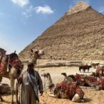 José Miguel Viñuela Instagram - Egipto.. Guiza y Sakkara Pirámides de keops Kefrèn, Micerinos y Pirámide Escalonada.. lindo paseo en Camello.. eso si cuando se levantan lo hacen con las patas de atràs primero así q casi me fui de hocico 😂😂😂😂😂