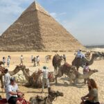 José Miguel Viñuela Instagram - Egipto.. Guiza y Sakkara Pirámides de keops Kefrèn, Micerinos y Pirámide Escalonada.. lindo paseo en Camello.. eso si cuando se levantan lo hacen con las patas de atràs primero así q casi me fui de hocico 😂😂😂😂😂