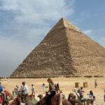 José Miguel Viñuela Instagram - Egipto.. Guiza y Sakkara Pirámides de keops Kefrèn, Micerinos y Pirámide Escalonada.. lindo paseo en Camello.. eso si cuando se levantan lo hacen con las patas de atràs primero así q casi me fui de hocico 😂😂😂😂😂