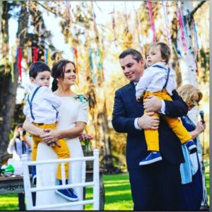 José Miguel Viñuela Instagram - Felices 5 años @constanzalira 
Los más felices de mi vida..
Gracias por tanto… ❤️❤️❤️