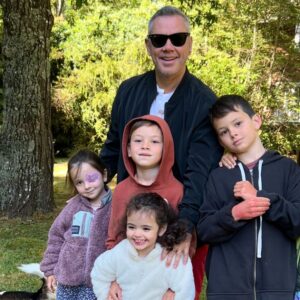 José Miguel Viñuela Instagram - La despedida.. 
Vuelta a Santiago y de ahí a Viña para comenzar esta noche con @talcualtvmas especial Festival de Viña. Los acompañaremos desde hoy hasta el 1 de marzo.
Siempre duele despedirse de la familia.. No logro sacarme eso.. Me da pena, me quedaría pegado a ustedes siempre.. ❤️❤️❤️❤️