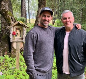 José Miguel Viñuela Instagram - Gracias @drcristianarriagada querido por el tremendo asado, las risas y buena conversación siempre.. Una tradición todos los veranos en el sur 
Buen encuentro con @chopomorande 
#familia #amigos #parrilla #sur