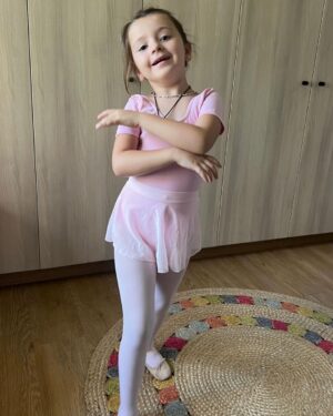 José Miguel Viñuela Instagram - Cómo no agradecerle a Dios….
Título del Cuadro: Mi Bailarina ❤️❤️❤️❤️
#amor #familia #clara #felicidad