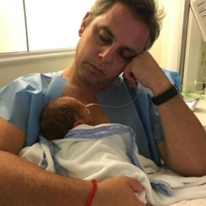 José Miguel Viñuela Instagram - Hoy se cumplen 7 años desde que llegaste a este mundo mi Tomás adorado..
Eres un Guerrero, un resiliente y lo más importante: la luz de alegría q ilumina nuestra familia. Bueno de corazón, tierno, inquieto como tú Papà y con una voz q llena todos los espacios.. Gracias por elegirnos como tus papás. Naciste de 32 semanas y siempre vamos a recordar ese mes en la clínica dándote el amor y el cuidado que necesitabas..
Hoy te celebramos como mereces!! 
Aquí resumí una cronología de estos lindos años junto a ti.. Te amamos!!! ❤️❤️❤️❤️
#felices7 #tomas #amor #familia