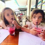 José Miguel Viñuela Instagram - Hoy tocó paseo con nińitas.. Celebramos a la Elisa q dejó los pañales y va al baño sola!!! Y a la Clarita por su primera semana en el Colegio.. #papaporsiempre #familia #niñitas #amor